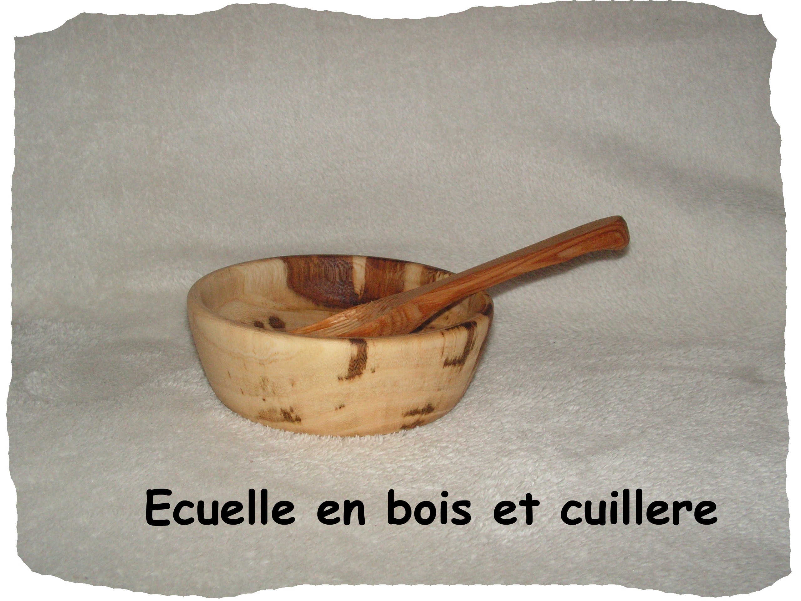 Ecuelle médiévale en bois